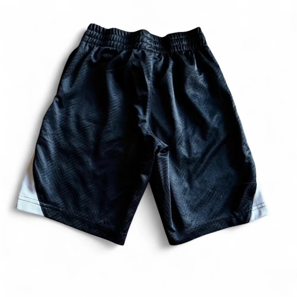 Old Navy Boys Active Go-Dry Mesh Shorts - Size 5